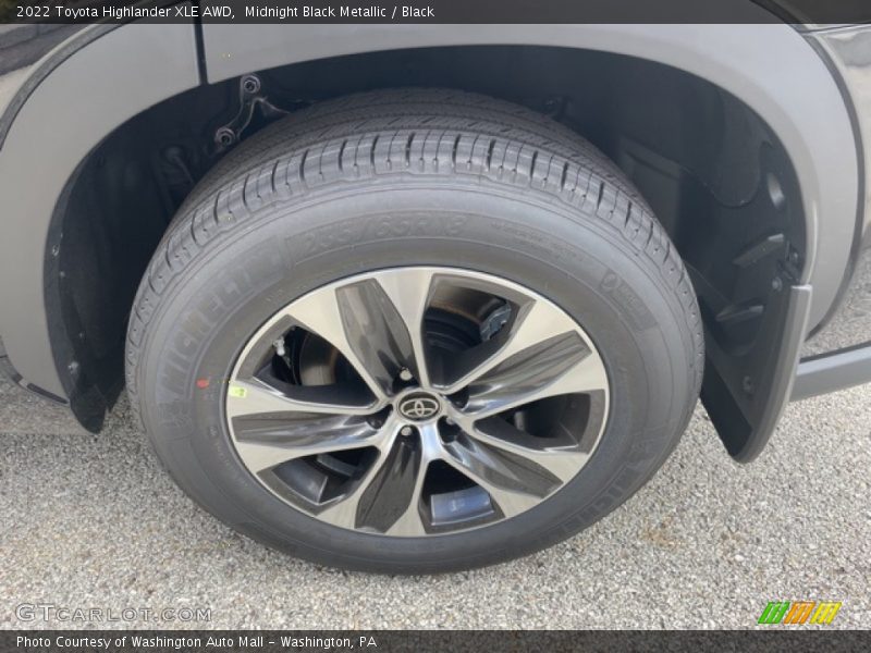 Midnight Black Metallic / Black 2022 Toyota Highlander XLE AWD
