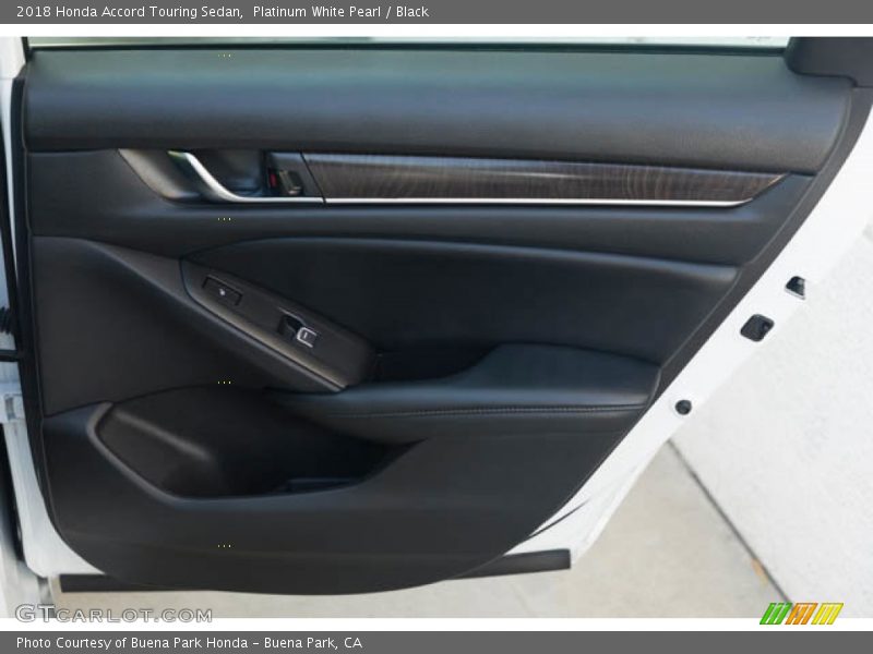 Platinum White Pearl / Black 2018 Honda Accord Touring Sedan