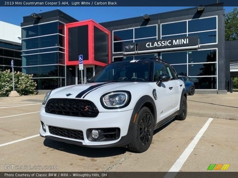 Light White / Carbon Black 2019 Mini Countryman Cooper S All4