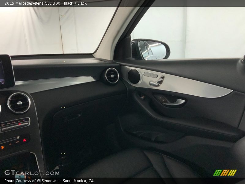 Black / Black 2019 Mercedes-Benz GLC 300