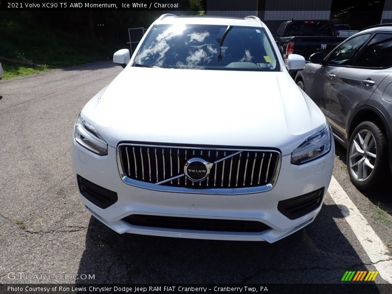 Ice White / Charcoal 2021 Volvo XC90 T5 AWD Momentum