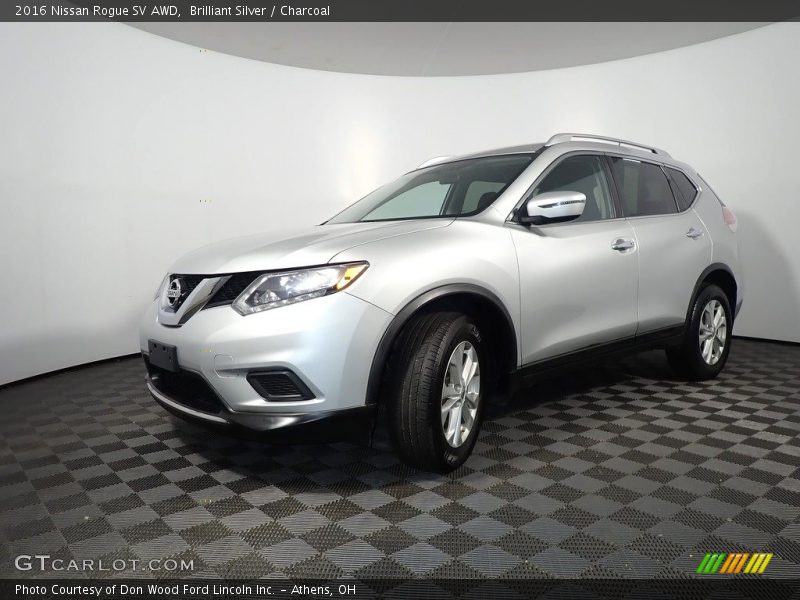 Brilliant Silver / Charcoal 2016 Nissan Rogue SV AWD