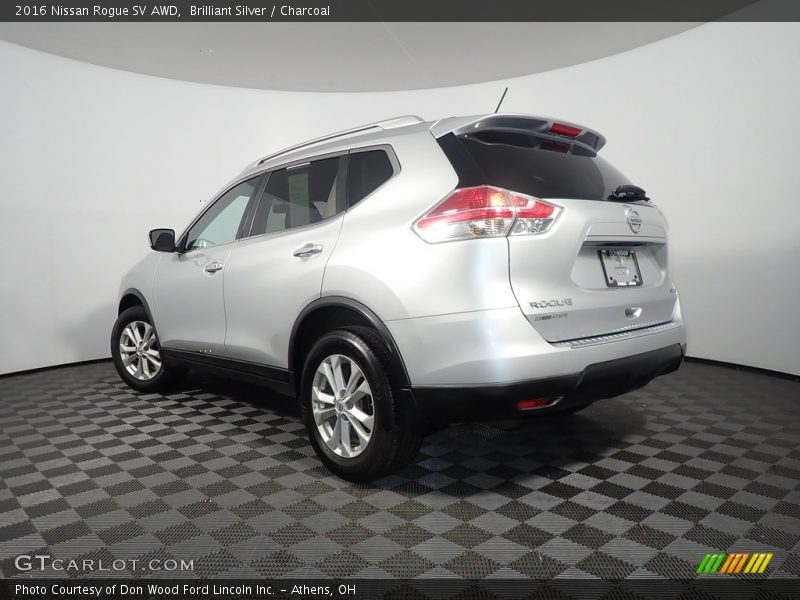 Brilliant Silver / Charcoal 2016 Nissan Rogue SV AWD