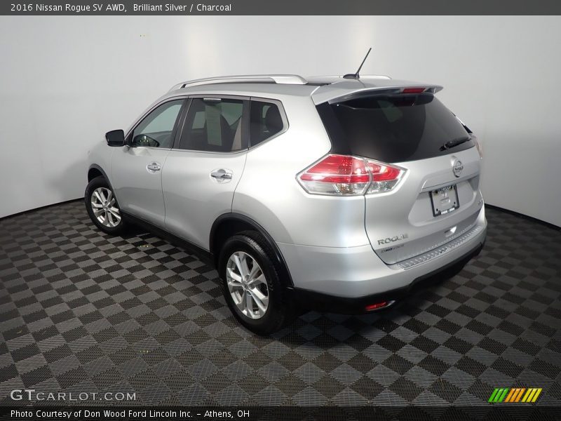 Brilliant Silver / Charcoal 2016 Nissan Rogue SV AWD