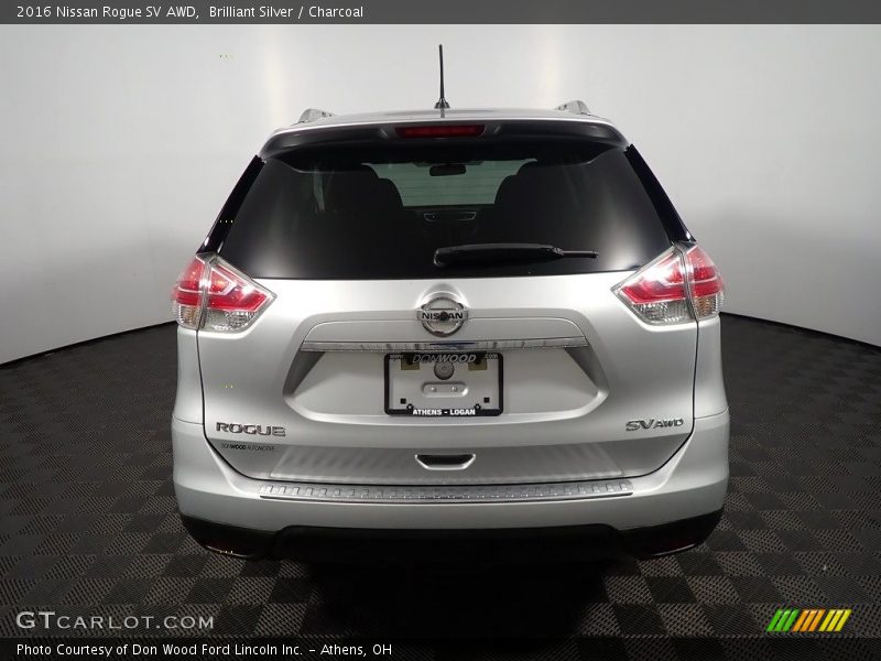 Brilliant Silver / Charcoal 2016 Nissan Rogue SV AWD