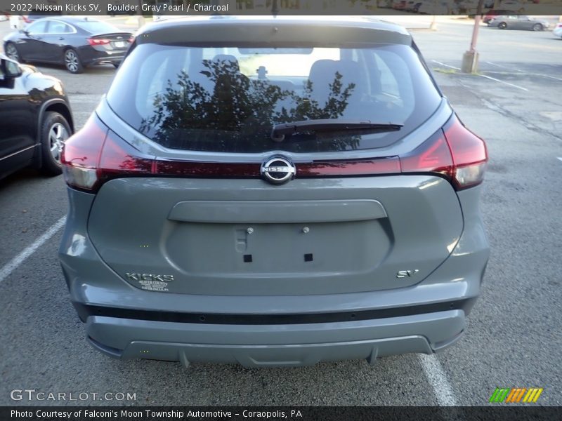 Boulder Gray Pearl / Charcoal 2022 Nissan Kicks SV