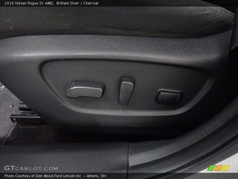 Brilliant Silver / Charcoal 2016 Nissan Rogue SV AWD