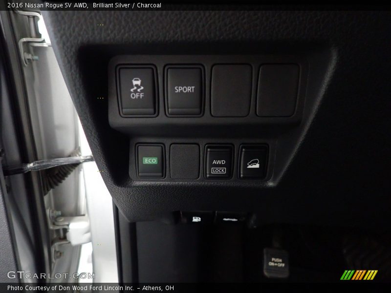 Brilliant Silver / Charcoal 2016 Nissan Rogue SV AWD