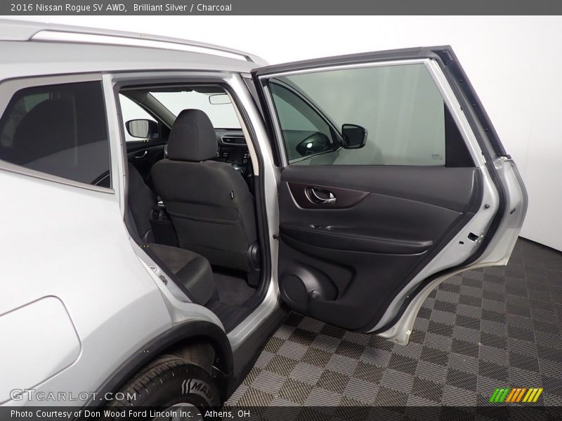 Brilliant Silver / Charcoal 2016 Nissan Rogue SV AWD