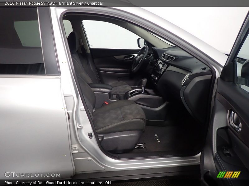 Brilliant Silver / Charcoal 2016 Nissan Rogue SV AWD
