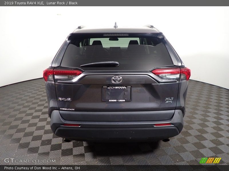 Lunar Rock / Black 2019 Toyota RAV4 XLE