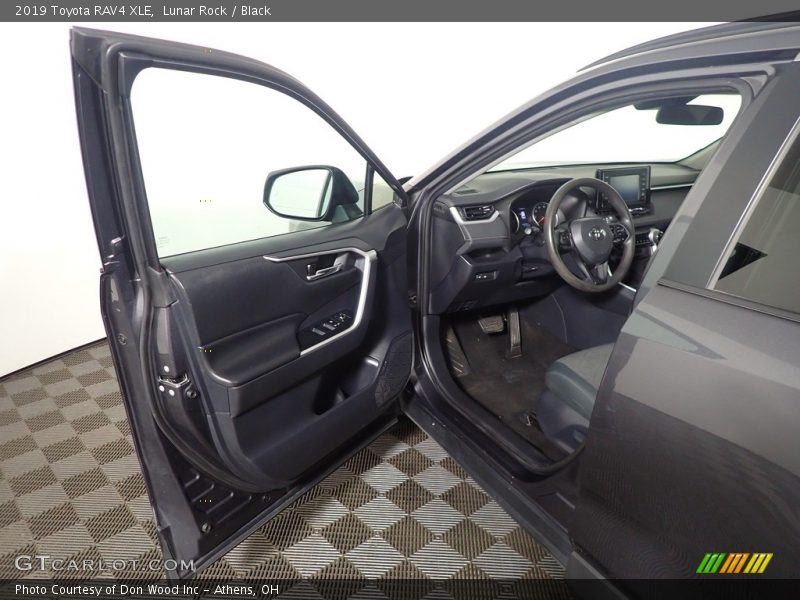 Lunar Rock / Black 2019 Toyota RAV4 XLE