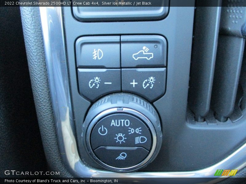 Controls of 2022 Silverado 2500HD LT Crew Cab 4x4