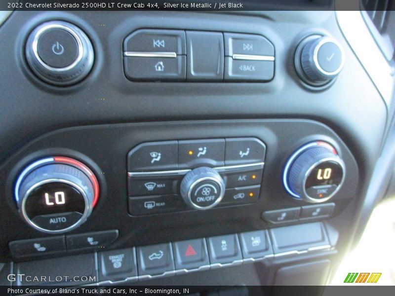 Controls of 2022 Silverado 2500HD LT Crew Cab 4x4