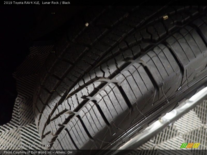 Lunar Rock / Black 2019 Toyota RAV4 XLE