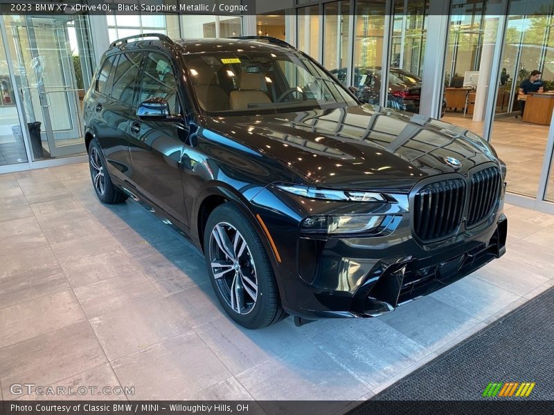 Front 3/4 View of 2023 X7 xDrive40i