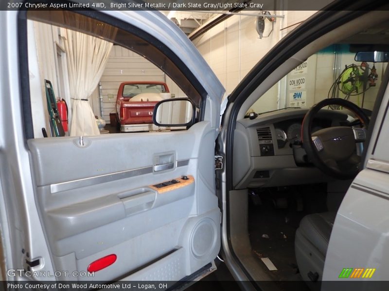 Bright Silver Metallic / Dark Slate Gray/Light Slate Gray 2007 Chrysler Aspen Limited 4WD