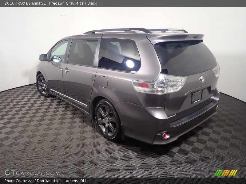 Predawn Gray Mica / Black 2016 Toyota Sienna SE