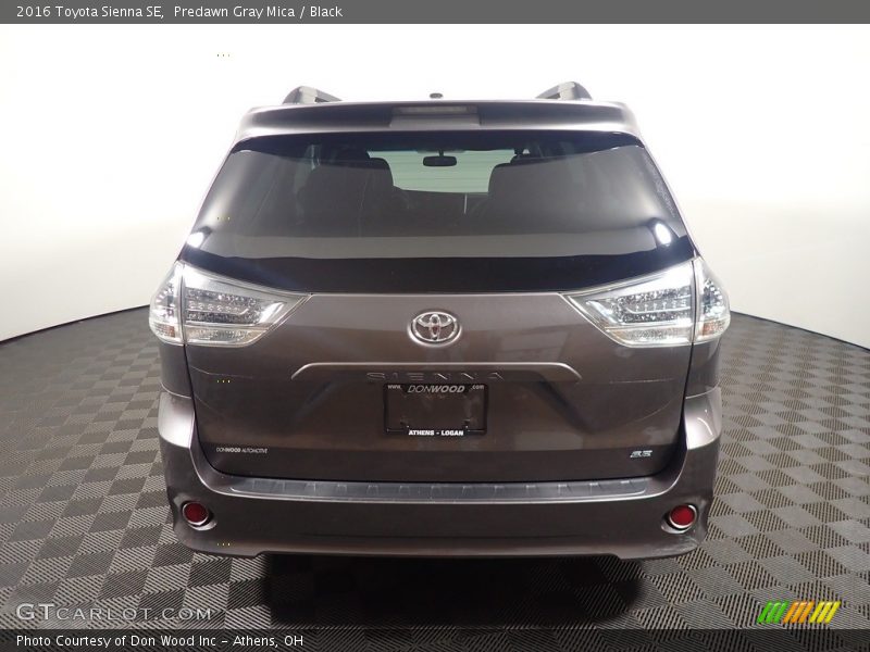 Predawn Gray Mica / Black 2016 Toyota Sienna SE