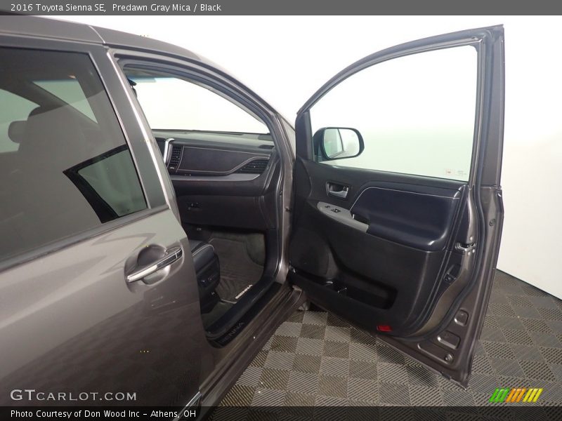 Predawn Gray Mica / Black 2016 Toyota Sienna SE