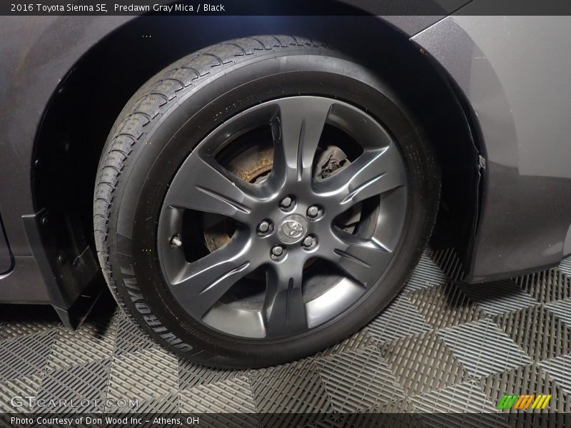 Predawn Gray Mica / Black 2016 Toyota Sienna SE