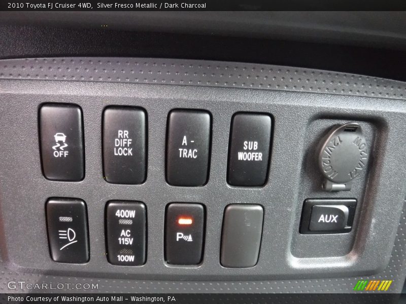 Silver Fresco Metallic / Dark Charcoal 2010 Toyota FJ Cruiser 4WD