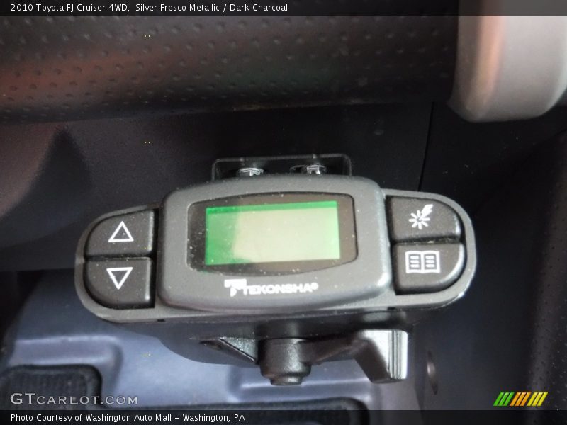 Silver Fresco Metallic / Dark Charcoal 2010 Toyota FJ Cruiser 4WD