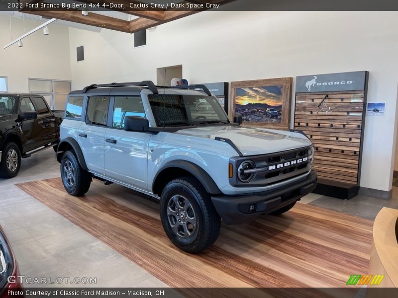 Front 3/4 View of 2022 Bronco Big Bend 4x4 4-Door