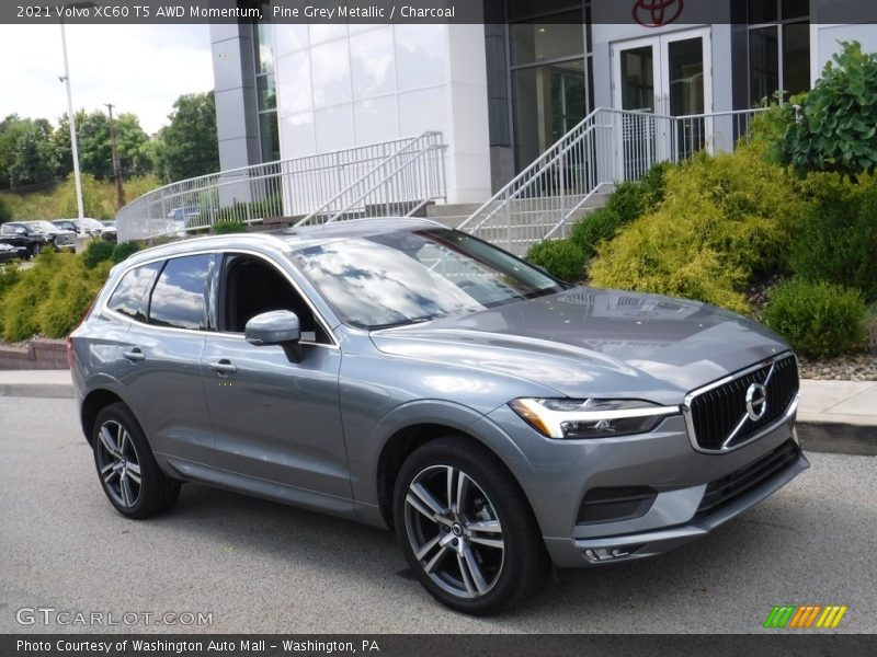 Front 3/4 View of 2021 XC60 T5 AWD Momentum