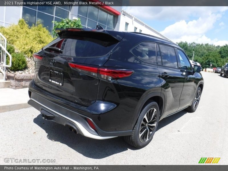 Midnight Black Metallic / Black 2021 Toyota Highlander XSE AWD
