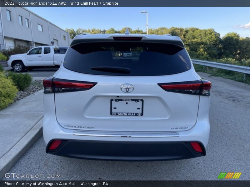 Wind Chill Pearl / Graphite 2022 Toyota Highlander XLE AWD