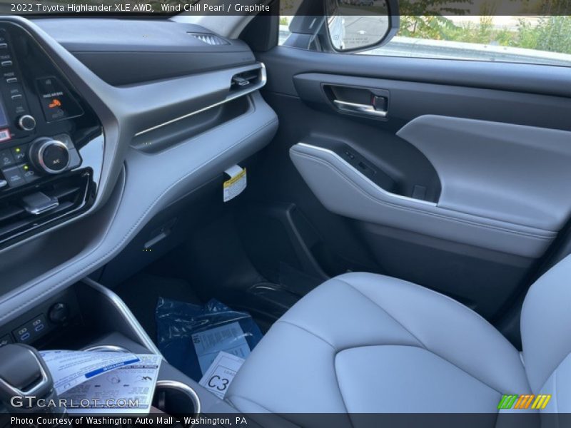 Wind Chill Pearl / Graphite 2022 Toyota Highlander XLE AWD