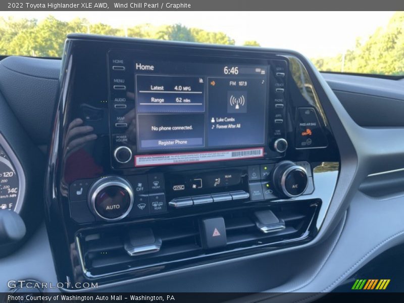 Wind Chill Pearl / Graphite 2022 Toyota Highlander XLE AWD