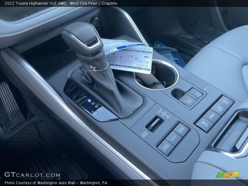 Wind Chill Pearl / Graphite 2022 Toyota Highlander XLE AWD