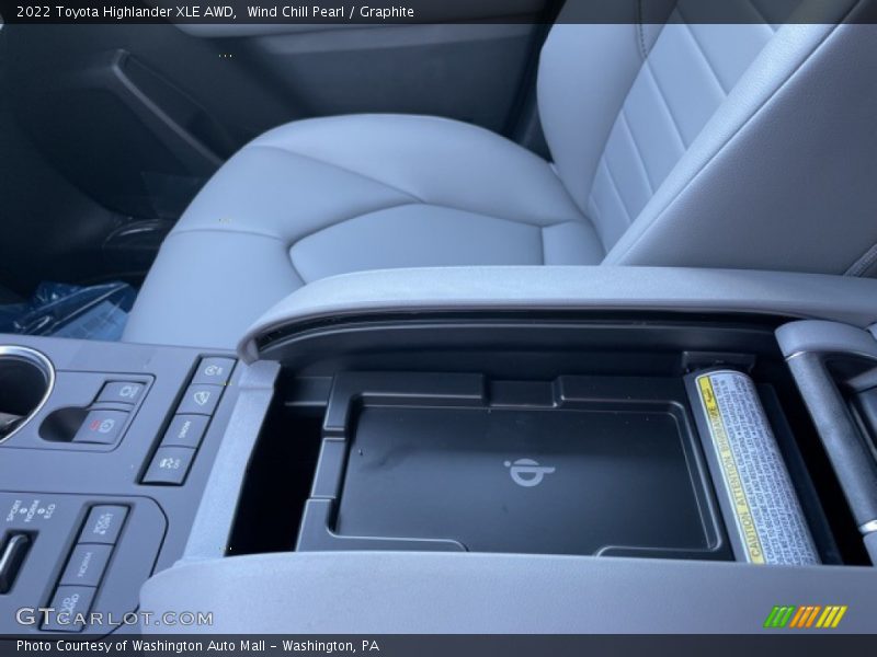 Wind Chill Pearl / Graphite 2022 Toyota Highlander XLE AWD