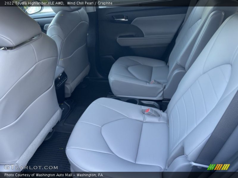 Wind Chill Pearl / Graphite 2022 Toyota Highlander XLE AWD