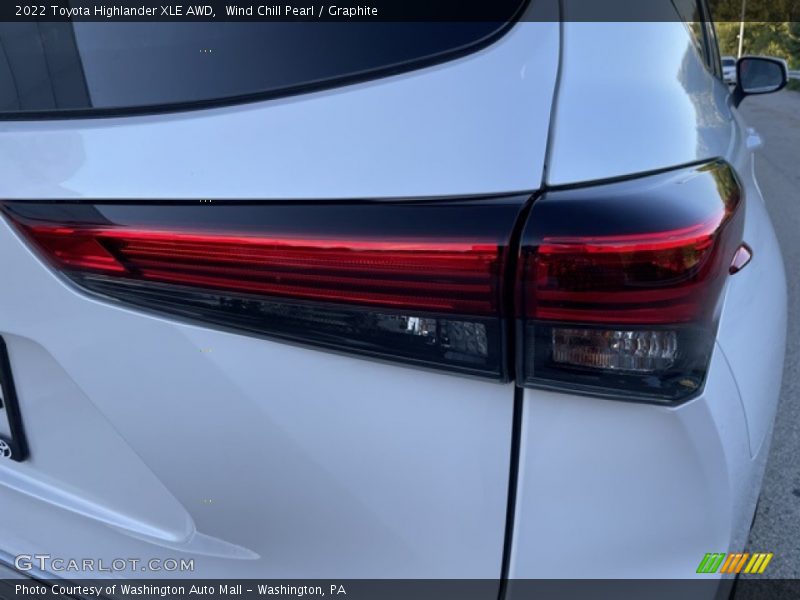 Wind Chill Pearl / Graphite 2022 Toyota Highlander XLE AWD