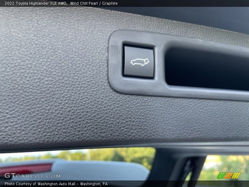 Wind Chill Pearl / Graphite 2022 Toyota Highlander XLE AWD