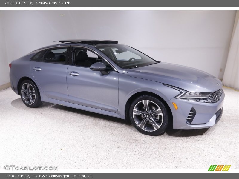 Front 3/4 View of 2021 K5 EX