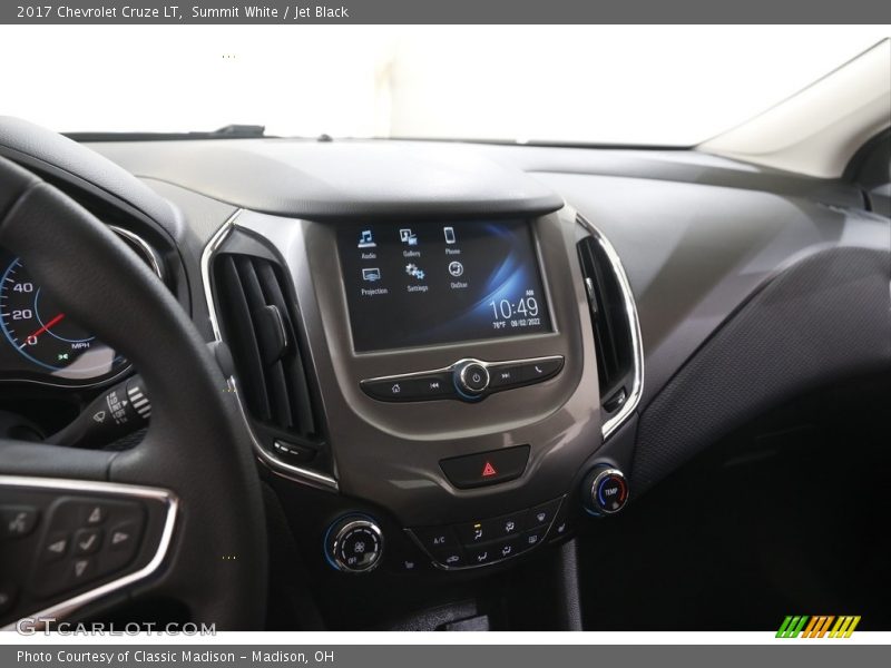 Summit White / Jet Black 2017 Chevrolet Cruze LT