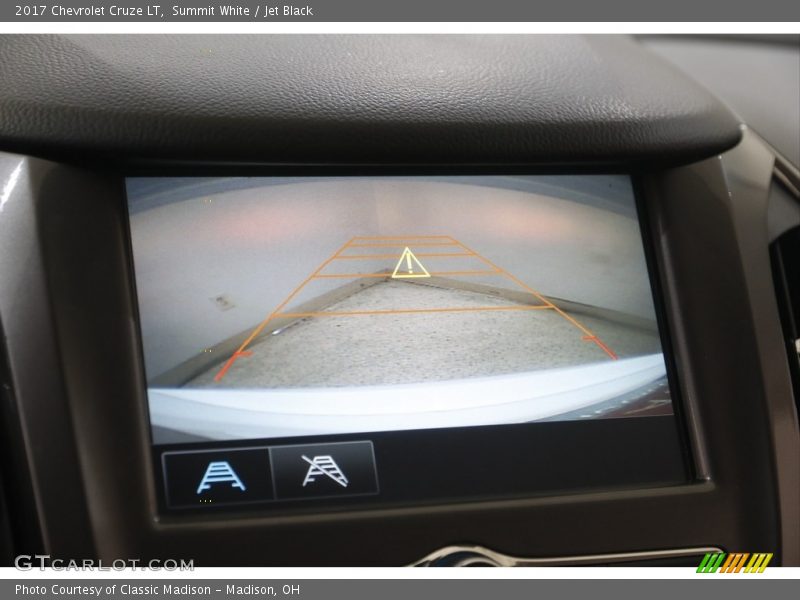 Summit White / Jet Black 2017 Chevrolet Cruze LT