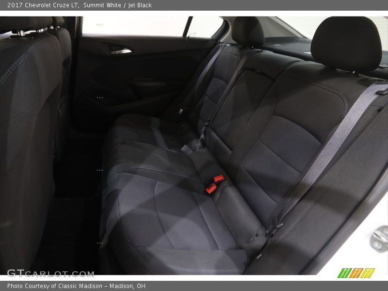 Summit White / Jet Black 2017 Chevrolet Cruze LT