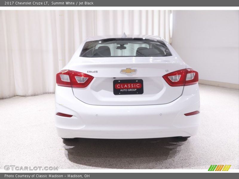 Summit White / Jet Black 2017 Chevrolet Cruze LT