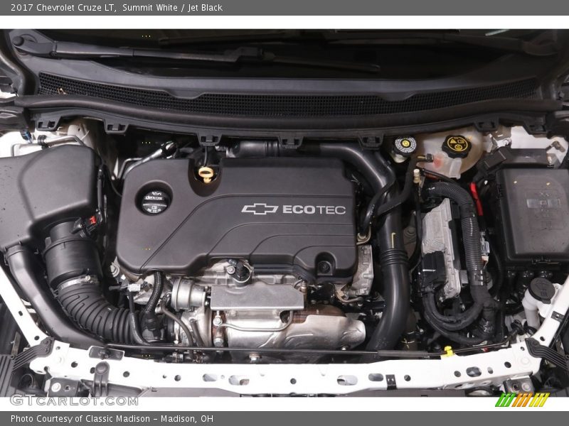 Summit White / Jet Black 2017 Chevrolet Cruze LT