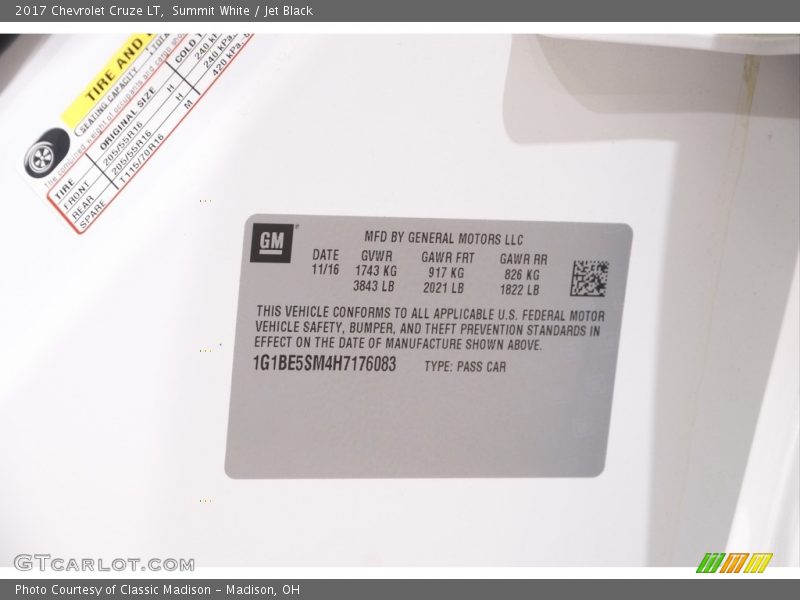 Summit White / Jet Black 2017 Chevrolet Cruze LT