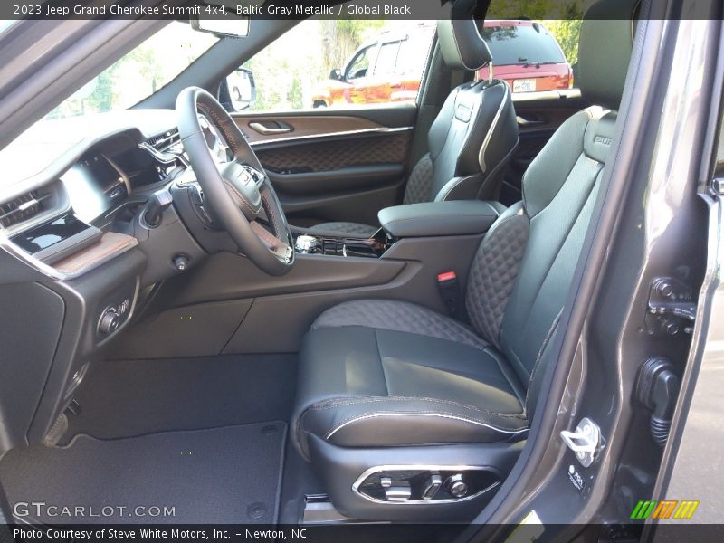 Front Seat of 2023 Grand Cherokee Summit 4x4