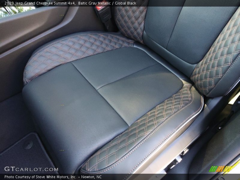 Front Seat of 2023 Grand Cherokee Summit 4x4