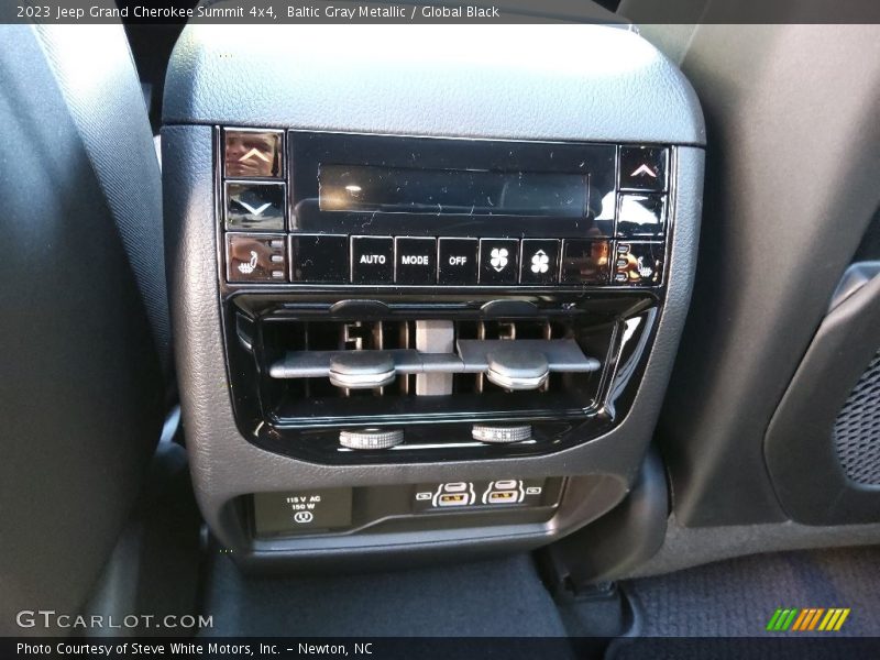 Controls of 2023 Grand Cherokee Summit 4x4