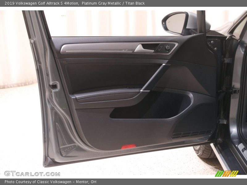 Platinum Gray Metallic / Titan Black 2019 Volkswagen Golf Alltrack S 4Motion