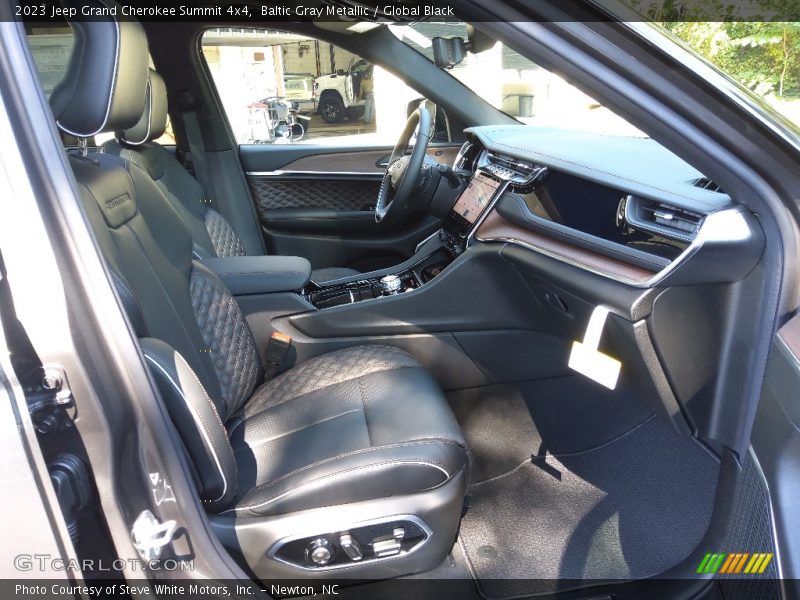Front Seat of 2023 Grand Cherokee Summit 4x4